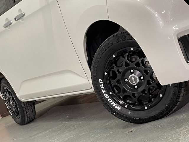 トヨタ ルーミー カスタムG 岩手県 2022(令4)年 3.1万km ブラックマイカメタリック/パールホワイト2トーン AIS検査済み【2501036392】/【社外パーツ取付有】/純正LEDヘッドライト/オートライト/バックカメラ/両側パワースライドドア/ディスプレイオーディオ/USB入力端子/ETC/フルセグテレビ/前席シートヒーター/コーナーセンサー/衝突被害軽減ブレーキ/アイドリングストップ/14インチAW　BRUT （社外）/マッドスター　ラジアル　A/T（社外）/エスペリア　リフトアップキット（社外）/CLS FOX前後バンパー（社外）/社外パーツ取付有