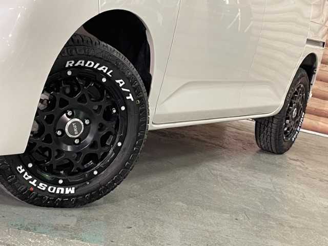 トヨタ ルーミー カスタムG 岩手県 2022(令4)年 3.1万km ブラックマイカメタリック/パールホワイト2トーン AIS検査済み【2501036392】/【社外パーツ取付有】/純正LEDヘッドライト/オートライト/バックカメラ/両側パワースライドドア/ディスプレイオーディオ/USB入力端子/ETC/フルセグテレビ/前席シートヒーター/コーナーセンサー/衝突被害軽減ブレーキ/アイドリングストップ/14インチAW　BRUT （社外）/マッドスター　ラジアル　A/T（社外）/エスペリア　リフトアップキット（社外）/CLS FOX前後バンパー（社外）/社外パーツ取付有