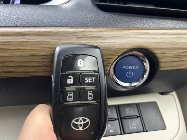 トヨタ シエンタ ハイブリッド G 茨城県 2021(令3)年 2.4万km ブラックマイカ/ベージュ 2トーン 後席フリップダウンモニター/純正ナビ(NSZT-W68T)/(DVD/フルセグTV/Bluetooth/USB/MSV)/全方位カメラ/ETC/両側電動スライドドア/前席シートヒーター/横滑り防止機能/レーンアシスト/衝突軽減ブレーキ/クルーズコントロール/ステアリングヒーター