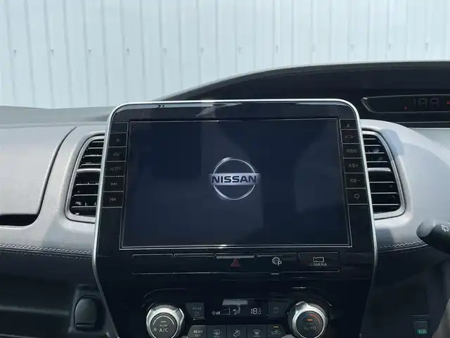 日産 セレナ ハイウェイスター 福岡県 2019(令1)年 1.2万km オレンジ プロパイロット搭載車/エマージェンシーブレーキ/側方支援/レーンキープアシスト/BSM/純正10インチナビ/（CD/DVD/SD/BT/USB/FM/AM）/フルセグTV/アラウンドビューモニター/フリップダウンモニター/ドラレコ前後2個付き/・純正が前方のみ/・社外が前後/両側パワースライド/ハンズフリースライドドア/電動パーキング/社外マット/純正アルミホイール/ドアバイザー/プッシュスタート/スペアキー1本/取説/カラーコード　EBL