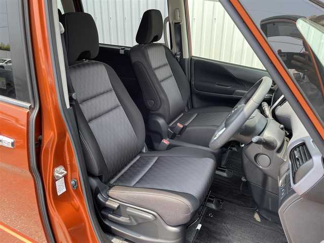 日産 セレナ ハイウェイスター 福岡県 2019(令1)年 1.2万km オレンジ プロパイロット搭載車/エマージェンシーブレーキ/側方支援/レーンキープアシスト/BSM/純正10インチナビ/（CD/DVD/SD/BT/USB/FM/AM）/フルセグTV/アラウンドビューモニター/フリップダウンモニター/ドラレコ前後2個付き/・純正が前方のみ/・社外が前後/両側パワースライド/ハンズフリースライドドア/電動パーキング/社外マット/純正アルミホイール/ドアバイザー/プッシュスタート/スペアキー1本/取説/カラーコード　EBL