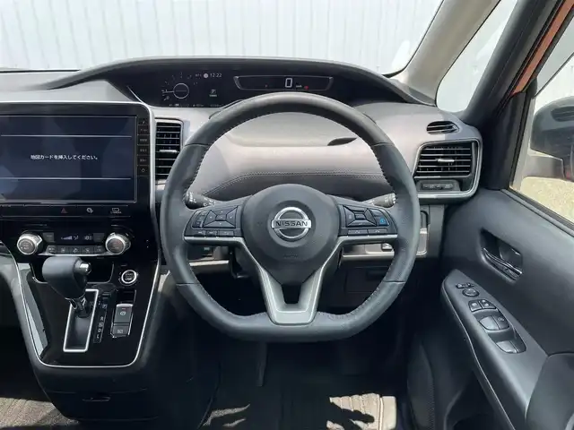 日産 セレナ ハイウェイスター 福岡県 2019(令1)年 1.2万km オレンジ プロパイロット搭載車/エマージェンシーブレーキ/側方支援/レーンキープアシスト/BSM/純正10インチナビ/（CD/DVD/SD/BT/USB/FM/AM）/フルセグTV/アラウンドビューモニター/フリップダウンモニター/ドラレコ前後2個付き/・純正が前方のみ/・社外が前後/両側パワースライド/ハンズフリースライドドア/電動パーキング/社外マット/純正アルミホイール/ドアバイザー/プッシュスタート/スペアキー1本/取説/カラーコード　EBL