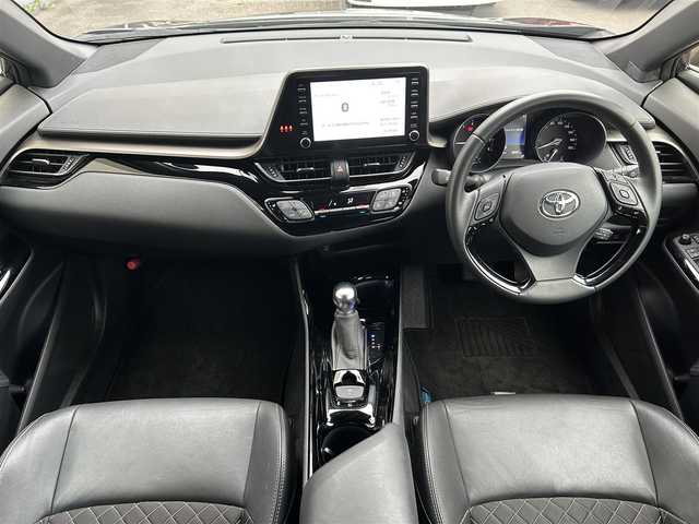 トヨタ Ｃ－ＨＲ G－T モード ネロ セーフティプラス 道東・釧路十勝 2023(令5)年 3万km ブラックマイカ ４WD/Toyota safety sence/寒冷地仕様/純正オーディオ/（BT/AM/FM）/全方位カメラ/クルーズコントロール（追従）/純正エンジンスターター/スマートキー/プッシュスタート/MTモード付AT/前後コーナーセンサー/レーンキープアシスト/ドライブレコーダー/純正フロアマット/革巻きステアリング/ステアリングスイッチ/オートライト/横滑り防止装置/純正AW夏タイヤ/社外AW冬タイヤ積込/ハーフレザーシート/保証書/取扱説明書/記録簿