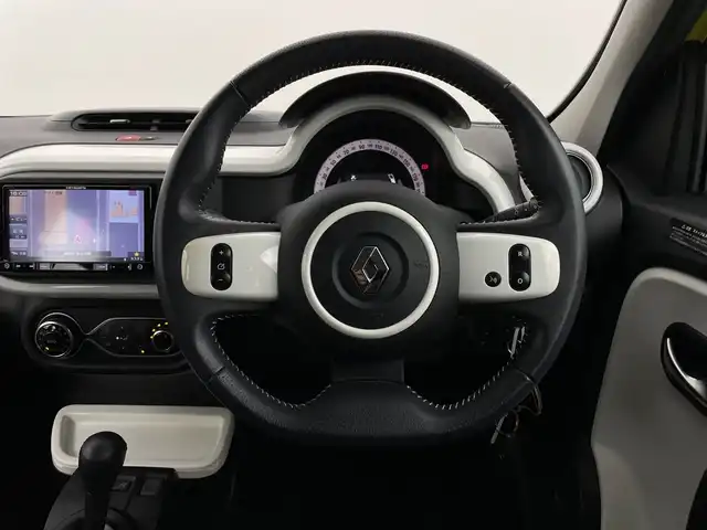 ルノー トゥインゴ インテンス キャンバストップ 新潟県 2018(平30)年 2.4万km 黄 ワンオーナー/キャンバストップ/メモリーナビ/(AVIC-RZ801)/フルセグTV/bluetooth/ＬＥＤ/フォグ/ＥＴＣ/キーレス/スペアキー/リアスポイラー/革巻ステアリング/クルーズコントロール/リミットコントロール/スタッドレス積込/保証書＆整備手帳＆取説