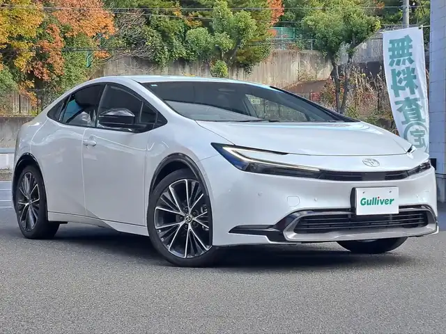 トヨタ プリウス Z 大阪府 2024(令6)年 1万km プラチナホワイトパールマイカ /禁煙車//ワンオーナー//全方位カメラ//純正ナビ//BT/FM/AM/フルセグテレビ/AC100V/USB/Miracast//前後コーナーセンサー//デジタルインナーミラー//前席シートヒーター・エアシート//D席メモリー付きパワーシート//ステアリングヒーター//パワーバックドア//オートハイビーム//純正アルミホイール19インチ//BSM//ACC//保証書//スペアキー