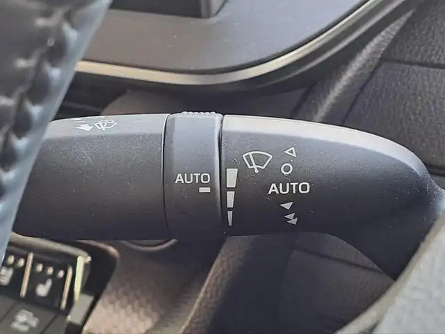 トヨタ プリウス Z 大阪府 2024(令6)年 1万km プラチナホワイトパールマイカ /禁煙車//ワンオーナー//全方位カメラ//純正ナビ//BT/FM/AM/フルセグテレビ/AC100V/USB/Miracast//前後コーナーセンサー//デジタルインナーミラー//前席シートヒーター・エアシート//D席メモリー付きパワーシート//ステアリングヒーター//パワーバックドア//オートハイビーム//純正アルミホイール19インチ//BSM//ACC//保証書//スペアキー