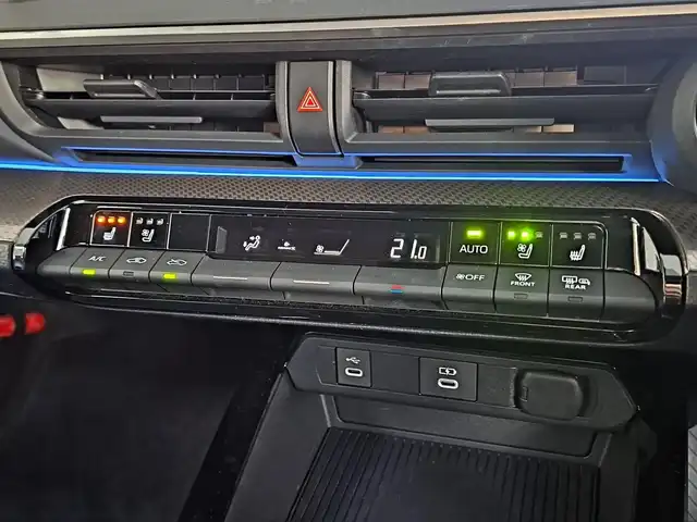 トヨタ プリウス Z 大阪府 2024(令6)年 1万km プラチナホワイトパールマイカ /禁煙車//ワンオーナー//全方位カメラ//純正ナビ//BT/FM/AM/フルセグテレビ/AC100V/USB/Miracast//前後コーナーセンサー//デジタルインナーミラー//前席シートヒーター・エアシート//D席メモリー付きパワーシート//ステアリングヒーター//パワーバックドア//オートハイビーム//純正アルミホイール19インチ//BSM//ACC//保証書//スペアキー