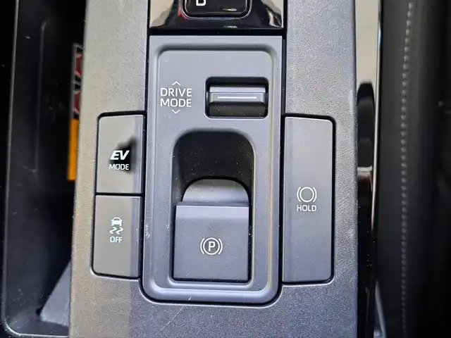 トヨタ プリウス Z 大阪府 2024(令6)年 1万km プラチナホワイトパールマイカ /禁煙車//ワンオーナー//全方位カメラ//純正ナビ//BT/FM/AM/フルセグテレビ/AC100V/USB/Miracast//前後コーナーセンサー//デジタルインナーミラー//前席シートヒーター・エアシート//D席メモリー付きパワーシート//ステアリングヒーター//パワーバックドア//オートハイビーム//純正アルミホイール19インチ//BSM//ACC//保証書//スペアキー