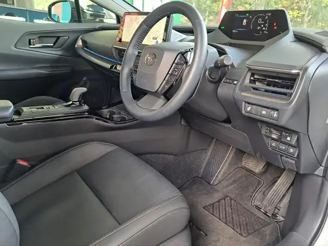 トヨタ プリウス Z 大阪府 2024(令6)年 1万km プラチナホワイトパールマイカ /禁煙車//ワンオーナー//全方位カメラ//純正ナビ//BT/FM/AM/フルセグテレビ/AC100V/USB/Miracast//前後コーナーセンサー//デジタルインナーミラー//前席シートヒーター・エアシート//D席メモリー付きパワーシート//ステアリングヒーター//パワーバックドア//オートハイビーム//純正アルミホイール19インチ//BSM//ACC//保証書//スペアキー