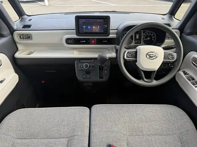 ダイハツ ムーヴ キャンバス ストライプス G ターボ 東京都 2023(令5)年 1.5万km シャイニングホワイトパール/スムーズグレーマイカメタリック スマートアシスト/・衝突回避支援ブレーキ/・衝突警報/・誤発進抑制制御/・車線逸脱警報/・路外逸脱警報/・ふらつき警報/・オートハイビーム/・アダプティブクルーズコントロール/純正ナビ/（CD/DVD/USB/フルセグTV）/・パノラマモニター/両側電動スライド/シートヒーター（運転席/助手席）/プッシュスタート/ＬＥＤヘッドライト　/フォグランプ/純正フロアマット/スマートキー/取扱説明書