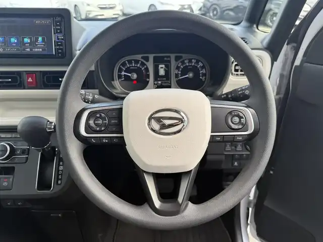 ダイハツ ムーヴ キャンバス ストライプス G ターボ 東京都 2023(令5)年 1.5万km シャイニングホワイトパール/スムーズグレーマイカメタリック スマートアシスト/・衝突回避支援ブレーキ/・衝突警報/・誤発進抑制制御/・車線逸脱警報/・路外逸脱警報/・ふらつき警報/・オートハイビーム/・アダプティブクルーズコントロール/純正ナビ/（CD/DVD/USB/フルセグTV）/・パノラマモニター/両側電動スライド/シートヒーター（運転席/助手席）/プッシュスタート/ＬＥＤヘッドライト　/フォグランプ/純正フロアマット/スマートキー/取扱説明書