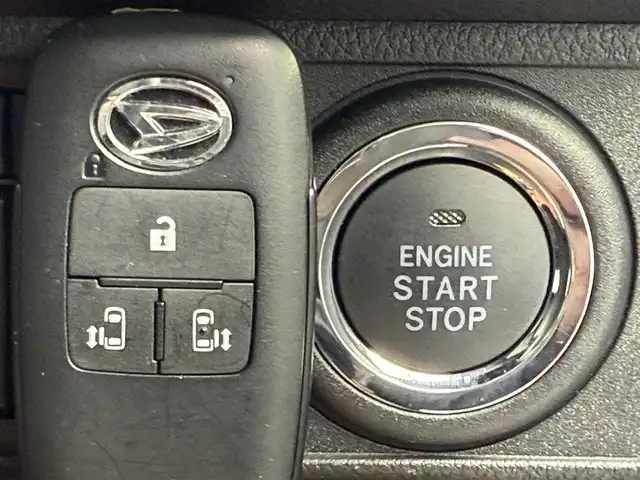 ダイハツ ムーヴ キャンバス ストライプス G ターボ 東京都 2023(令5)年 1.5万km シャイニングホワイトパール/スムーズグレーマイカメタリック スマートアシスト/・衝突回避支援ブレーキ/・衝突警報/・誤発進抑制制御/・車線逸脱警報/・路外逸脱警報/・ふらつき警報/・オートハイビーム/・アダプティブクルーズコントロール/純正ナビ/（CD/DVD/USB/フルセグTV）/・パノラマモニター/両側電動スライド/シートヒーター（運転席/助手席）/プッシュスタート/ＬＥＤヘッドライト　/フォグランプ/純正フロアマット/スマートキー/取扱説明書