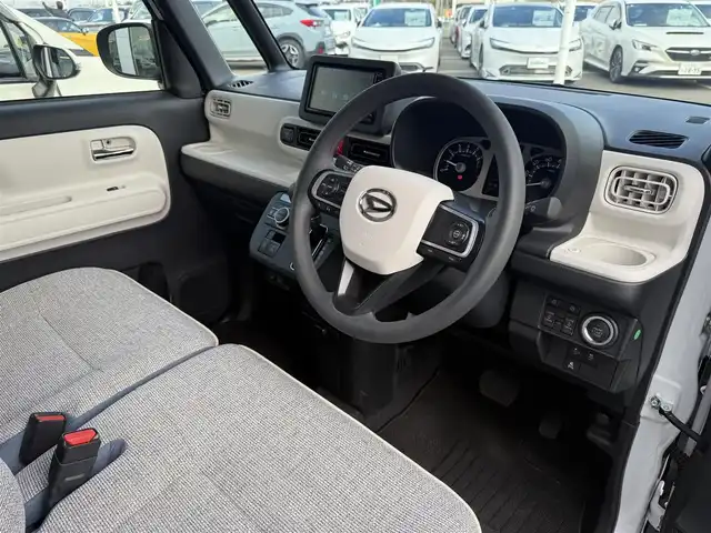 ダイハツ ムーヴ キャンバス ストライプス G ターボ 東京都 2023(令5)年 1.5万km シャイニングホワイトパール/スムーズグレーマイカメタリック スマートアシスト/・衝突回避支援ブレーキ/・衝突警報/・誤発進抑制制御/・車線逸脱警報/・路外逸脱警報/・ふらつき警報/・オートハイビーム/・アダプティブクルーズコントロール/純正ナビ/（CD/DVD/USB/フルセグTV）/・パノラマモニター/両側電動スライド/シートヒーター（運転席/助手席）/プッシュスタート/ＬＥＤヘッドライト　/フォグランプ/純正フロアマット/スマートキー/取扱説明書