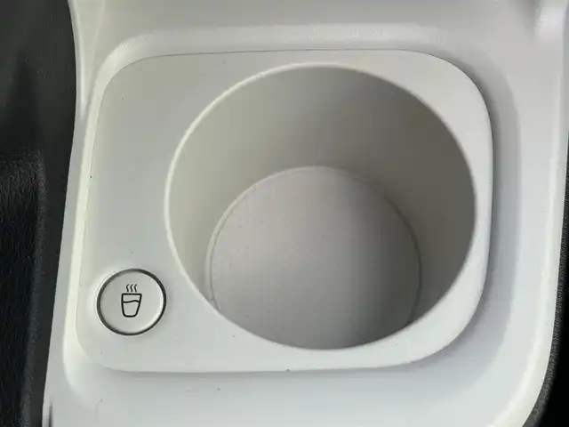 ダイハツ ムーヴ キャンバス ストライプス G ターボ 東京都 2023(令5)年 1.5万km シャイニングホワイトパール/スムーズグレーマイカメタリック スマートアシスト/・衝突回避支援ブレーキ/・衝突警報/・誤発進抑制制御/・車線逸脱警報/・路外逸脱警報/・ふらつき警報/・オートハイビーム/・アダプティブクルーズコントロール/純正ナビ/（CD/DVD/USB/フルセグTV）/・パノラマモニター/両側電動スライド/シートヒーター（運転席/助手席）/プッシュスタート/ＬＥＤヘッドライト　/フォグランプ/純正フロアマット/スマートキー/取扱説明書