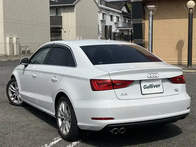 アウディ Ａ３ セダン 1．8 TFSI クワトロ 広島県 2014(平26)年 4.1万km グレイシアホワイトメタリック 　　　　　○走行距離：40866km（入庫時）/純正ナビ/純正17インチアルミホイール/純正フロアマット/バックカメラ/オートライト/ETC/ドライブレコーダー/Sトロニック6AT/アダプティブクルーズコントロール/HIDヘッドランプ/メッキ枠付横7本バーフロントグリル/下部無塗装リアバンパー/　　　/　○タイヤ/・225/45/・R17タイヤ/17インチ5本ツインスポークアルミホイール/モノメタリックプラチナムインパネ加飾/アナログメーター/・ドライバーインフォメーションシステム/3本スポーク革巻きステアリングホイール/・パドルシフト/グレールーフライング/アルミニウムスカッフプレート/MMIベーシック/・5.8インチディスプレイ/・8スピーカー