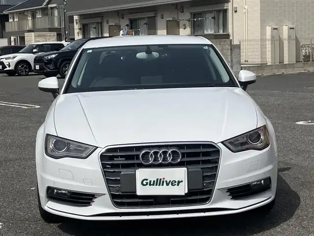 アウディ Ａ３ セダン 1．8 TFSI クワトロ 広島県 2014(平26)年 4.1万km グレイシアホワイトメタリック 　　　　　○走行距離：40866km（入庫時）/純正ナビ/純正17インチアルミホイール/純正フロアマット/バックカメラ/オートライト/ETC/ドライブレコーダー/Sトロニック6AT/アダプティブクルーズコントロール/HIDヘッドランプ/メッキ枠付横7本バーフロントグリル/下部無塗装リアバンパー/　　　/　○タイヤ/・225/45/・R17タイヤ/17インチ5本ツインスポークアルミホイール/モノメタリックプラチナムインパネ加飾/アナログメーター/・ドライバーインフォメーションシステム/3本スポーク革巻きステアリングホイール/・パドルシフト/グレールーフライング/アルミニウムスカッフプレート/MMIベーシック/・5.8インチディスプレイ/・8スピーカー