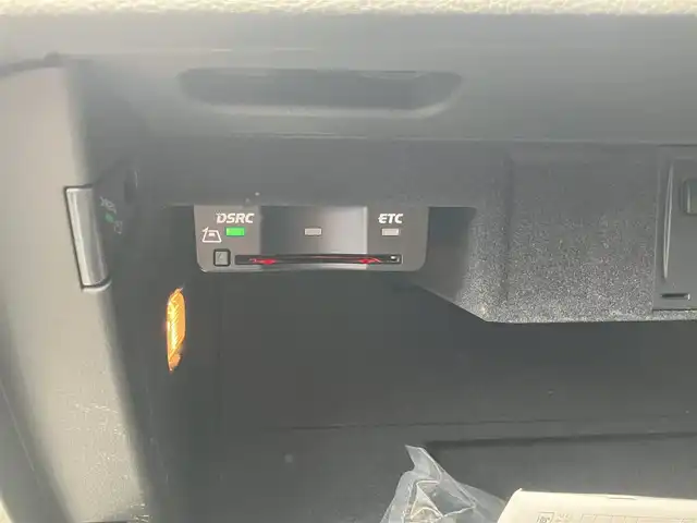 アウディ Ａ３ セダン 1．8 TFSI クワトロ 広島県 2014(平26)年 4.1万km グレイシアホワイトメタリック 　　　　　○走行距離：40866km（入庫時）/純正ナビ/純正17インチアルミホイール/純正フロアマット/バックカメラ/オートライト/ETC/ドライブレコーダー/Sトロニック6AT/アダプティブクルーズコントロール/HIDヘッドランプ/メッキ枠付横7本バーフロントグリル/下部無塗装リアバンパー/　　　/　○タイヤ/・225/45/・R17タイヤ/17インチ5本ツインスポークアルミホイール/モノメタリックプラチナムインパネ加飾/アナログメーター/・ドライバーインフォメーションシステム/3本スポーク革巻きステアリングホイール/・パドルシフト/グレールーフライング/アルミニウムスカッフプレート/MMIベーシック/・5.8インチディスプレイ/・8スピーカー