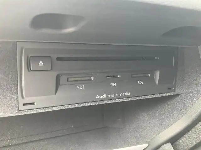 アウディ Ａ３ セダン 1．8 TFSI クワトロ 広島県 2014(平26)年 4.1万km グレイシアホワイトメタリック 　　　　　○走行距離：40866km（入庫時）/純正ナビ/純正17インチアルミホイール/純正フロアマット/バックカメラ/オートライト/ETC/ドライブレコーダー/Sトロニック6AT/アダプティブクルーズコントロール/HIDヘッドランプ/メッキ枠付横7本バーフロントグリル/下部無塗装リアバンパー/　　　/　○タイヤ/・225/45/・R17タイヤ/17インチ5本ツインスポークアルミホイール/モノメタリックプラチナムインパネ加飾/アナログメーター/・ドライバーインフォメーションシステム/3本スポーク革巻きステアリングホイール/・パドルシフト/グレールーフライング/アルミニウムスカッフプレート/MMIベーシック/・5.8インチディスプレイ/・8スピーカー