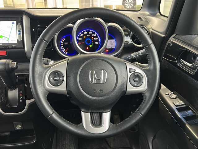ホンダ Ｎ ＢＯＸ カスタム ターボ SSパッケージ 静岡県 2014(平26)年 5.7万km プレミアムゴールドパープルパール 【主要装備】/純正ナビ　/バックカメラ　/ＥＴＣ　/両側パワースライドドア　/Ｂｌｕｅｔｏｏｔｈ接続　/クルーズコントロール　/プッシュスタート　/スマートキー　/ステアリングスイッチ　/純正１５インチアルミホイール　/衝突軽減ブレーキ