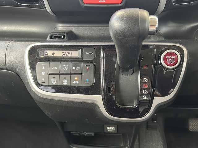 ホンダ Ｎ ＢＯＸ カスタム ターボ SSパッケージ 静岡県 2014(平26)年 5.7万km プレミアムゴールドパープルパール 【主要装備】/純正ナビ　/バックカメラ　/ＥＴＣ　/両側パワースライドドア　/Ｂｌｕｅｔｏｏｔｈ接続　/クルーズコントロール　/プッシュスタート　/スマートキー　/ステアリングスイッチ　/純正１５インチアルミホイール　/衝突軽減ブレーキ