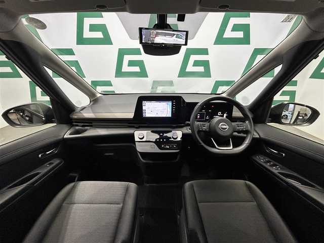 日産 セレナ ハイウェイスター V 鹿児島県 2023(令5)年 1万km ダイヤモンドブラック ディーラーOPナビ（MM223D-L）/インテリジェントアラウンドビューモニター/フルセグTV/両側パワースライドドア/ハンズフリードア/プロパイロット/インテリジェントエマージェンシーブレーキ/ビルトインETC/バックミラーモニター/パドルシフト/ブラインドスポットモニター/電動パーキングブレーキ/オートホールド/ハーフレザーシート/LEDヘッドライト/フォグライト/後席ロール式サンシェード/禁煙車