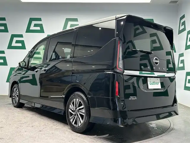日産 セレナ ハイウェイスター V 鹿児島県 2023(令5)年 1万km ダイヤモンドブラック ディーラーOPナビ（MM223D-L）/インテリジェントアラウンドビューモニター/フルセグTV/両側パワースライドドア/ハンズフリードア/プロパイロット/インテリジェントエマージェンシーブレーキ/ビルトインETC/バックミラーモニター/パドルシフト/ブラインドスポットモニター/電動パーキングブレーキ/オートホールド/ハーフレザーシート/LEDヘッドライト/フォグライト/後席ロール式サンシェード/禁煙車