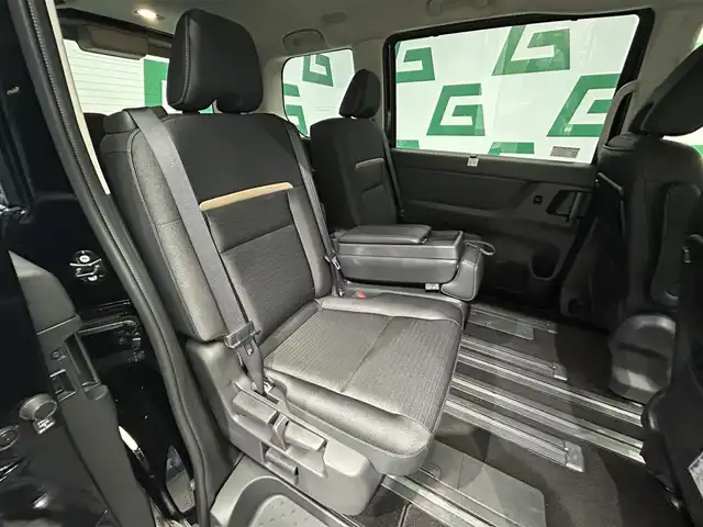 日産 セレナ ハイウェイスター V 鹿児島県 2023(令5)年 1万km ダイヤモンドブラック ディーラーOPナビ（MM223D-L）/インテリジェントアラウンドビューモニター/フルセグTV/両側パワースライドドア/ハンズフリードア/プロパイロット/インテリジェントエマージェンシーブレーキ/ビルトインETC/バックミラーモニター/パドルシフト/ブラインドスポットモニター/電動パーキングブレーキ/オートホールド/ハーフレザーシート/LEDヘッドライト/フォグライト/後席ロール式サンシェード/禁煙車