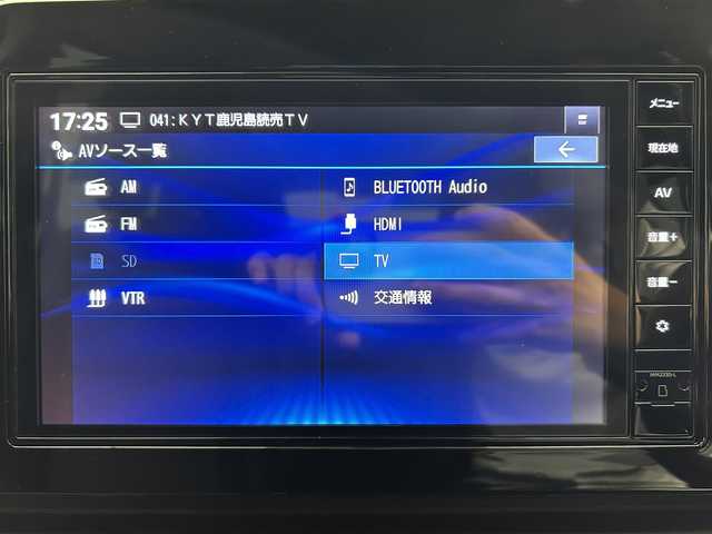 日産 セレナ ハイウェイスター V 鹿児島県 2023(令5)年 1万km ダイヤモンドブラック ディーラーOPナビ（MM223D-L）/インテリジェントアラウンドビューモニター/フルセグTV/両側パワースライドドア/ハンズフリードア/プロパイロット/インテリジェントエマージェンシーブレーキ/ビルトインETC/バックミラーモニター/パドルシフト/ブラインドスポットモニター/電動パーキングブレーキ/オートホールド/ハーフレザーシート/LEDヘッドライト/フォグライト/後席ロール式サンシェード/禁煙車