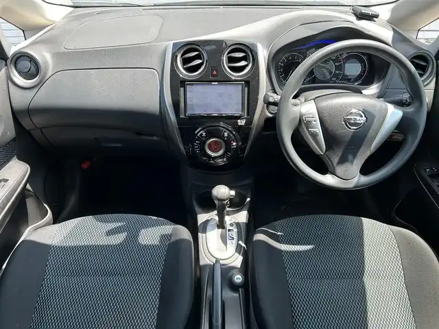 日産 ノート X DIG－S 新潟県 2016(平28)年 7万km フランボワーズレッド 社外ナビ（AVN133MRC）/ETC/衝突軽減システム/ABS/レーンキープアシスト/社外フロアマット/スタッドレスタイヤ付き
