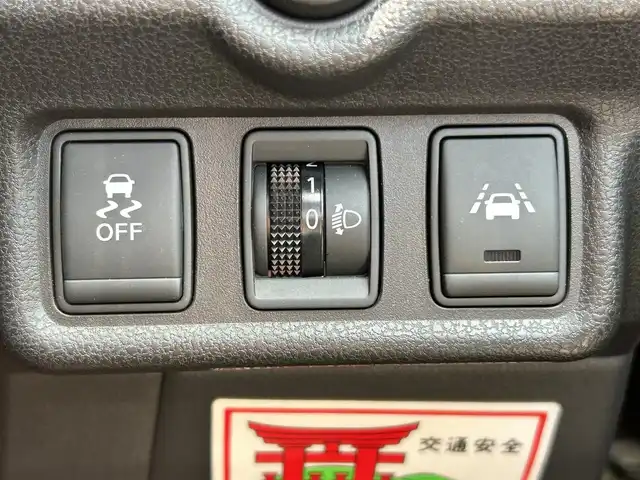 日産 ノート X DIG－S 新潟県 2016(平28)年 7万km フランボワーズレッド 社外ナビ（AVN133MRC）/ETC/衝突軽減システム/ABS/レーンキープアシスト/社外フロアマット/スタッドレスタイヤ付き