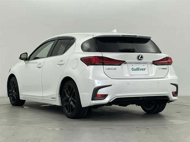 レクサス ＣＴ 200h ブラックシークエンス 群馬県 2018(平30)年 9.4万km ソニッククォーツ ブラックシークエンス特別装備/・215/45R17タイヤ＆アルミホイール/　（特別仕様車専用ブラック塗装＆ブラックナット）/・オート電動格納式ドアミラー/　（広角、自動防げん、リバース連動チルトダウン、メモリー、ヒーター付き）/・サスペンション/　（専用スポーツチューニング）/・クリアランスソナー＆バックソナー/―――――――――――/純正10.3インチSDナビ/（フルセグTV/BT/CD/DVD/SD/USB/AUX/AM/FM）/バックカメラ/前席パワーシート/前席シートヒーター/ハーフレザーシート/運転席シートメモリー/レクサスセーフティシステムプラス/・プリクラッシュセーフティ/・レーンディパーチャーアラート/・オートマチックハイビーム/・レーダークルーズコントロール/ビルトインETC2.0/LEDヘッドライト/ステアリングスイッチ/パドルシフト/プッシュスタート/スマートキー