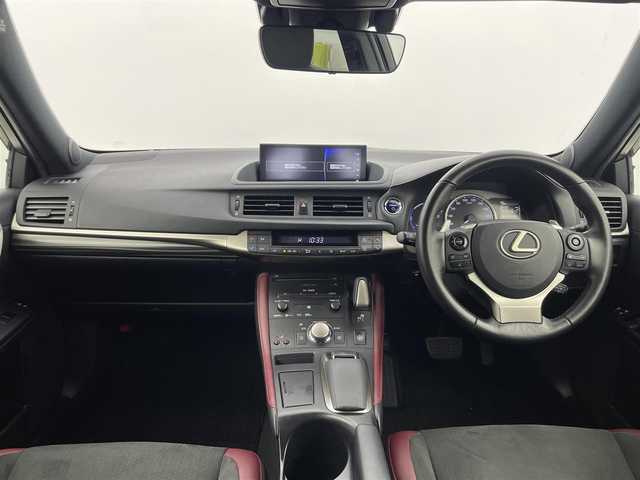レクサス ＣＴ 200h ブラックシークエンス 群馬県 2018(平30)年 9.4万km ソニッククォーツ ブラックシークエンス特別装備/・215/45R17タイヤ＆アルミホイール/　（特別仕様車専用ブラック塗装＆ブラックナット）/・オート電動格納式ドアミラー/　（広角、自動防げん、リバース連動チルトダウン、メモリー、ヒーター付き）/・サスペンション/　（専用スポーツチューニング）/・クリアランスソナー＆バックソナー/―――――――――――/純正10.3インチSDナビ/（フルセグTV/BT/CD/DVD/SD/USB/AUX/AM/FM）/バックカメラ/前席パワーシート/前席シートヒーター/ハーフレザーシート/運転席シートメモリー/レクサスセーフティシステムプラス/・プリクラッシュセーフティ/・レーンディパーチャーアラート/・オートマチックハイビーム/・レーダークルーズコントロール/ビルトインETC2.0/LEDヘッドライト/ステアリングスイッチ/パドルシフト/プッシュスタート/スマートキー