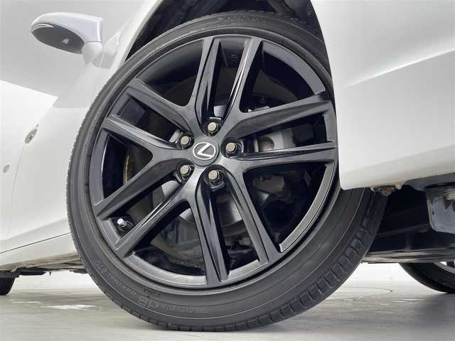 レクサス ＣＴ 200h ブラックシークエンス 群馬県 2018(平30)年 9.4万km ソニッククォーツ ブラックシークエンス特別装備/・215/45R17タイヤ＆アルミホイール/　（特別仕様車専用ブラック塗装＆ブラックナット）/・オート電動格納式ドアミラー/　（広角、自動防げん、リバース連動チルトダウン、メモリー、ヒーター付き）/・サスペンション/　（専用スポーツチューニング）/・クリアランスソナー＆バックソナー/―――――――――――/純正10.3インチSDナビ/（フルセグTV/BT/CD/DVD/SD/USB/AUX/AM/FM）/バックカメラ/前席パワーシート/前席シートヒーター/ハーフレザーシート/運転席シートメモリー/レクサスセーフティシステムプラス/・プリクラッシュセーフティ/・レーンディパーチャーアラート/・オートマチックハイビーム/・レーダークルーズコントロール/ビルトインETC2.0/LEDヘッドライト/ステアリングスイッチ/パドルシフト/プッシュスタート/スマートキー