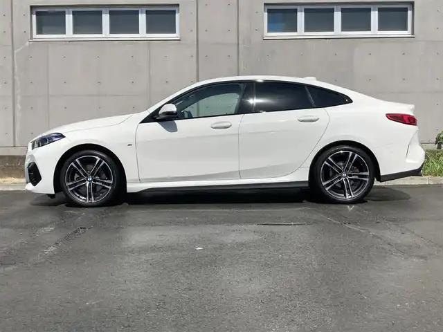ＢＭＷ ２１８ｉ グランクーペ Mスポーツ 静岡県 2020(令2)年 2万km アルピンホワイトⅢ 純正HDDナビ/　AM FM Bluetooth USB Spotify/ETC/LEDオートヘッドランプ/レーダークルーズコントロール/ブラックレザーシート/パワーシート(前席)/シートヒーター(前席)/前後クリアランスソナー/純正18インチアルミホイール/スマートキー2本/パーキングアシスト/アイドリングストップ/ワンオーナー/バックカメラ/前後方ドライブレコーダー
