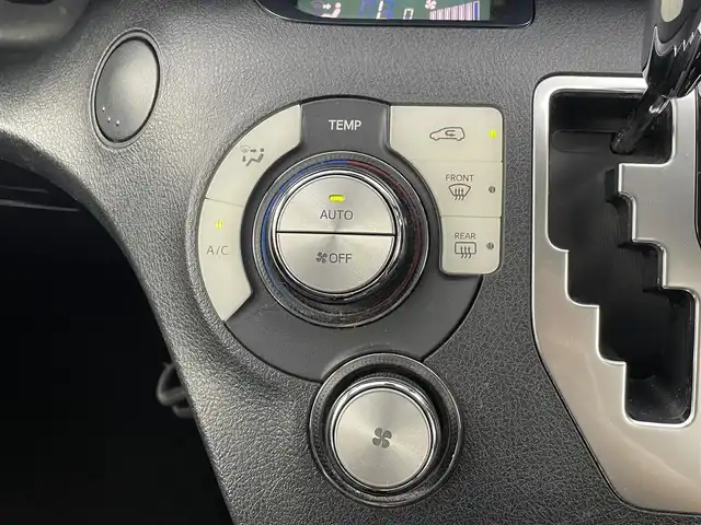 トヨタ シエンタ ハイブリッド G 千葉県 2017(平29)年 8.5万km ホワイトパールクリスタルシャイン トヨタセーフティセンス/・衝突軽減ブレーキ/・レーンキープアシスト/純正7インチナビ/・型番：NSZT-W66T/・CD/DVD/SD/フルセグ/Bluetooth/・ビルトインETC/・バックカメラ/両側電動ドア　両側パワースライドドア/前席シートヒーター/LEDヘッドライト/フォグランプ/オートライト/スマートキー/スペアキー/プッシュスタートボタン/オートエアコン/3列シート　ウォークスルー/フロアマット/電動格納ミラー/ステアリングリモコン　ステアリングスイッチ