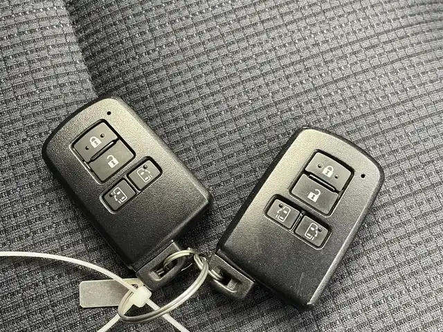 トヨタ シエンタ ハイブリッド G 千葉県 2017(平29)年 8.5万km ホワイトパールクリスタルシャイン トヨタセーフティセンス/・衝突軽減ブレーキ/・レーンキープアシスト/純正7インチナビ/・型番：NSZT-W66T/・CD/DVD/SD/フルセグ/Bluetooth/・ビルトインETC/・バックカメラ/両側電動ドア　両側パワースライドドア/前席シートヒーター/LEDヘッドライト/フォグランプ/オートライト/スマートキー/スペアキー/プッシュスタートボタン/オートエアコン/3列シート　ウォークスルー/フロアマット/電動格納ミラー/ステアリングリモコン　ステアリングスイッチ