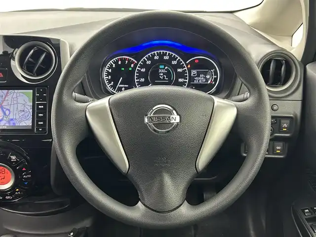 日産 ノート X DIG－S Vセレ +セーフ 熊本県 2015(平27)年 4.6万km シャイニングブルー 社外SDナビCN-RS01WD/Bluetooth接続/フルセグTV/全方位カメラ/ETC/前方ドライブレコーダー/衝突被害軽減システム/レーンキープアシスト/アイドリングストップ/横滑り防止/前後クリアランスソナー/純正15インチアルミホイール/サイドバイザー/フォグランプ/オートライト/純正フロアマット/取扱説明書/保証書