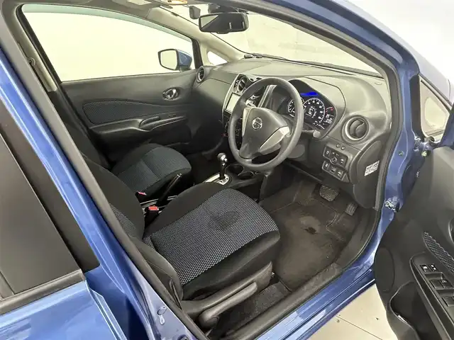 日産 ノート X DIG－S Vセレ +セーフ 熊本県 2015(平27)年 4.6万km シャイニングブルー 社外SDナビCN-RS01WD/Bluetooth接続/フルセグTV/全方位カメラ/ETC/前方ドライブレコーダー/衝突被害軽減システム/レーンキープアシスト/アイドリングストップ/横滑り防止/前後クリアランスソナー/純正15インチアルミホイール/サイドバイザー/フォグランプ/オートライト/純正フロアマット/取扱説明書/保証書