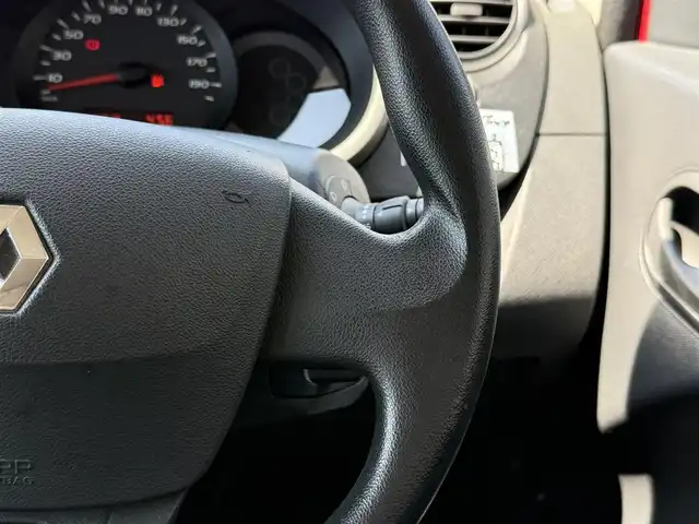 ルノー カングー アクティフ 静岡県 2015(平27)年 6.5万km 赤 両側スライドドア/社外ナビ/・CD/・Bluetooth/・ワンセグTV/キーレスキー/純正フロアマット/純正15インチアルミホイール/HIDヘッドライト