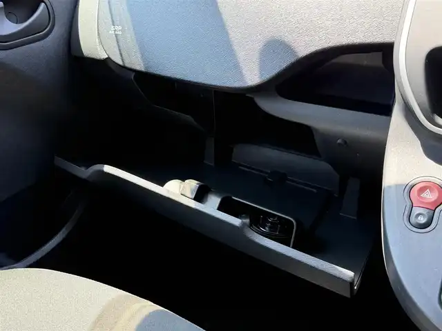 ルノー カングー アクティフ 静岡県 2015(平27)年 6.5万km 赤 両側スライドドア/社外ナビ/・CD/・Bluetooth/・ワンセグTV/キーレスキー/純正フロアマット/純正15インチアルミホイール/HIDヘッドライト
