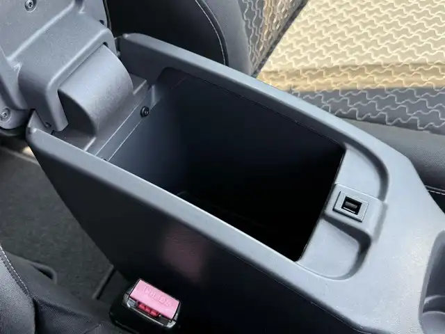 ルノー カングー アクティフ 静岡県 2015(平27)年 6.5万km 赤 両側スライドドア/社外ナビ/・CD/・Bluetooth/・ワンセグTV/キーレスキー/純正フロアマット/純正15インチアルミホイール/HIDヘッドライト