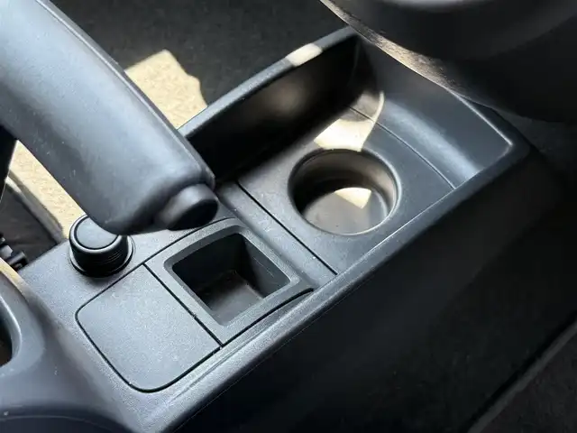 ルノー カングー アクティフ 静岡県 2015(平27)年 6.5万km 赤 両側スライドドア/社外ナビ/・CD/・Bluetooth/・ワンセグTV/キーレスキー/純正フロアマット/純正15インチアルミホイール/HIDヘッドライト
