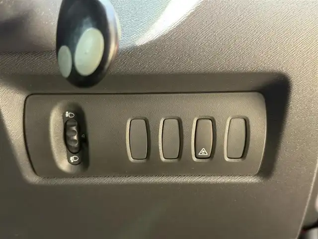 ルノー カングー アクティフ 静岡県 2015(平27)年 6.5万km 赤 両側スライドドア/社外ナビ/・CD/・Bluetooth/・ワンセグTV/キーレスキー/純正フロアマット/純正15インチアルミホイール/HIDヘッドライト