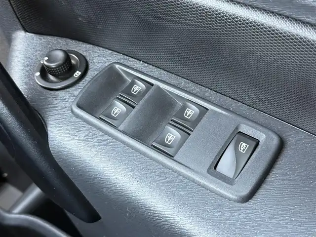 ルノー カングー アクティフ 静岡県 2015(平27)年 6.5万km 赤 両側スライドドア/社外ナビ/・CD/・Bluetooth/・ワンセグTV/キーレスキー/純正フロアマット/純正15インチアルミホイール/HIDヘッドライト
