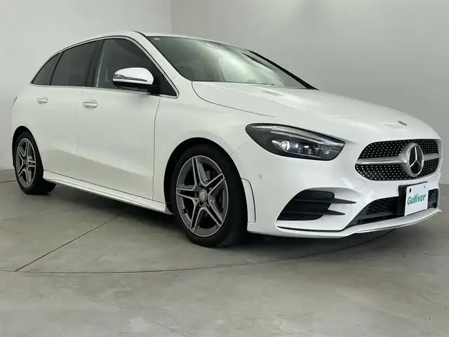 メルセデス・ベンツ Ｂ１８０ 愛知県 2021(令3)年 2.5万km ポーラホワイト ・18インチAMGアルミ/・革巻ステアリング/・マルチビームLEDヘッドライト/・アダプティブハイビームアシストプラス/・アクティブブレーキアシスト/・アクティブディスタンスアシスト・ディストロニック/・ブラインドスポットアシスト/・レーンキーピングアシスト/・アクティブステアリングアシスト/・ハーフレザーシート/・10.25インチディスプレイ/・フルセグTV/・メモリー付パワーシート（前席）/・シートヒーター （前席）/・パワーバックドア/・純正ドライブレコーダー/・ETC