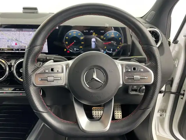 メルセデス・ベンツ Ｂ１８０ 愛知県 2021(令3)年 2.5万km ポーラホワイト ・18インチAMGアルミ/・革巻ステアリング/・マルチビームLEDヘッドライト/・アダプティブハイビームアシストプラス/・アクティブブレーキアシスト/・アクティブディスタンスアシスト・ディストロニック/・ブラインドスポットアシスト/・レーンキーピングアシスト/・アクティブステアリングアシスト/・ハーフレザーシート/・10.25インチディスプレイ/・フルセグTV/・メモリー付パワーシート（前席）/・シートヒーター （前席）/・パワーバックドア/・純正ドライブレコーダー/・ETC
