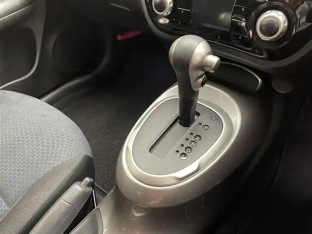 日産 ジューク 15RX Vセレクション 兵庫県 2016(平28)年 6.5万km ラディアントレッド 純正SDナビ(CD/DVD/フルセグ/Bluetooth)/バックカメラ/前方ドライブレコーダー/純正17インチアルミホイール/HIDヘッドライト/衝突被害軽減ブレーキ/オートライト/純正フロアマット/スマートキー/レーンキープアシスト/ETC