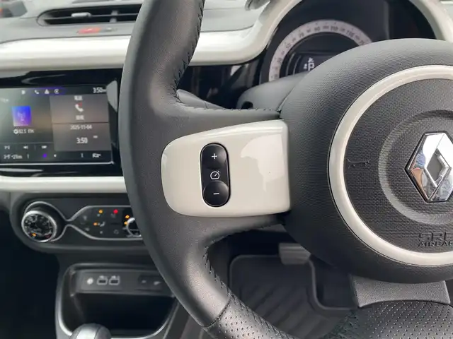 ルノー ルノー トゥインゴ インテンス 福岡県 2024(令6)年 2.2万km ブルードラジェ ・１オーナー/・クルーズコントロール/・ｃａｒｐｌａｙ／Ｂｌｕｅｔｏｏｔｈ／ＵＳＢ／ＡＵＸ/・ハーフレザーシート／シートヒーター/・ＥＴＣ/・純正１７ＡＷ/・保証書/・取扱説明書/・ハロゲンランプ/・オートライト