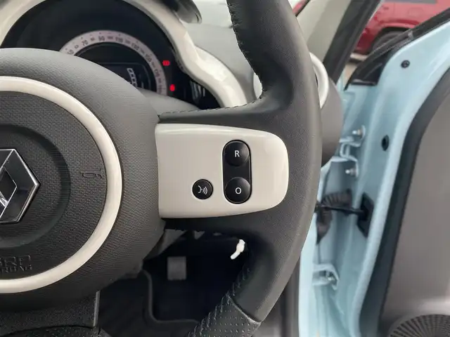 ルノー ルノー トゥインゴ インテンス 福岡県 2024(令6)年 2.2万km ブルードラジェ ・１オーナー/・クルーズコントロール/・ｃａｒｐｌａｙ／Ｂｌｕｅｔｏｏｔｈ／ＵＳＢ／ＡＵＸ/・ハーフレザーシート／シートヒーター/・ＥＴＣ/・純正１７ＡＷ/・保証書/・取扱説明書/・ハロゲンランプ/・オートライト