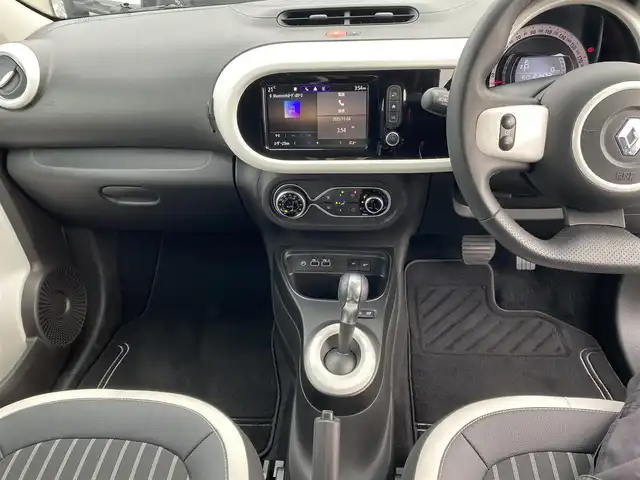 ルノー ルノー トゥインゴ インテンス 福岡県 2024(令6)年 2.2万km ブルードラジェ ・１オーナー/・クルーズコントロール/・ｃａｒｐｌａｙ／Ｂｌｕｅｔｏｏｔｈ／ＵＳＢ／ＡＵＸ/・ハーフレザーシート／シートヒーター/・ＥＴＣ/・純正１７ＡＷ/・保証書/・取扱説明書/・ハロゲンランプ/・オートライト